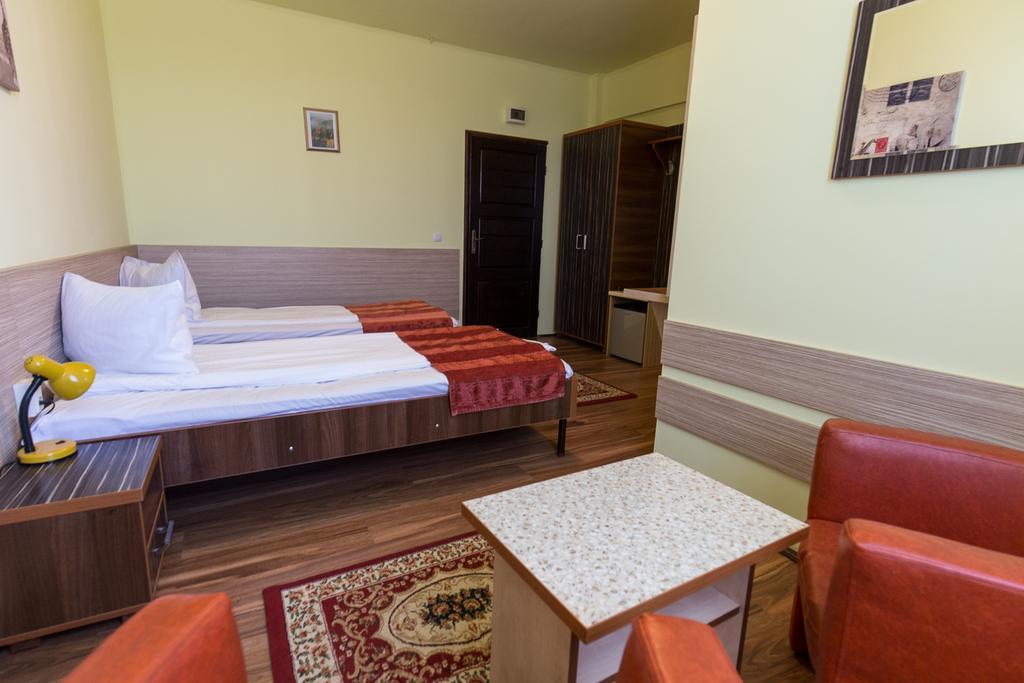 Pension Varadia Oradea Εξωτερικό φωτογραφία