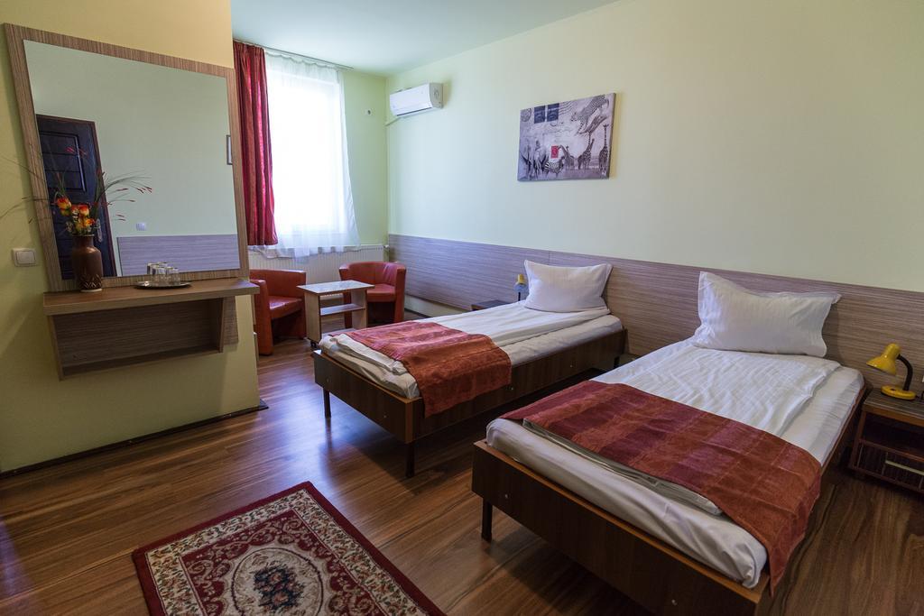 Pension Varadia Oradea Εξωτερικό φωτογραφία