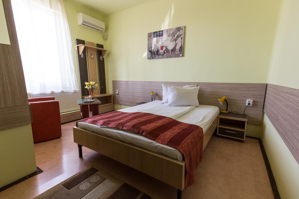 Pension Varadia Oradea Εξωτερικό φωτογραφία