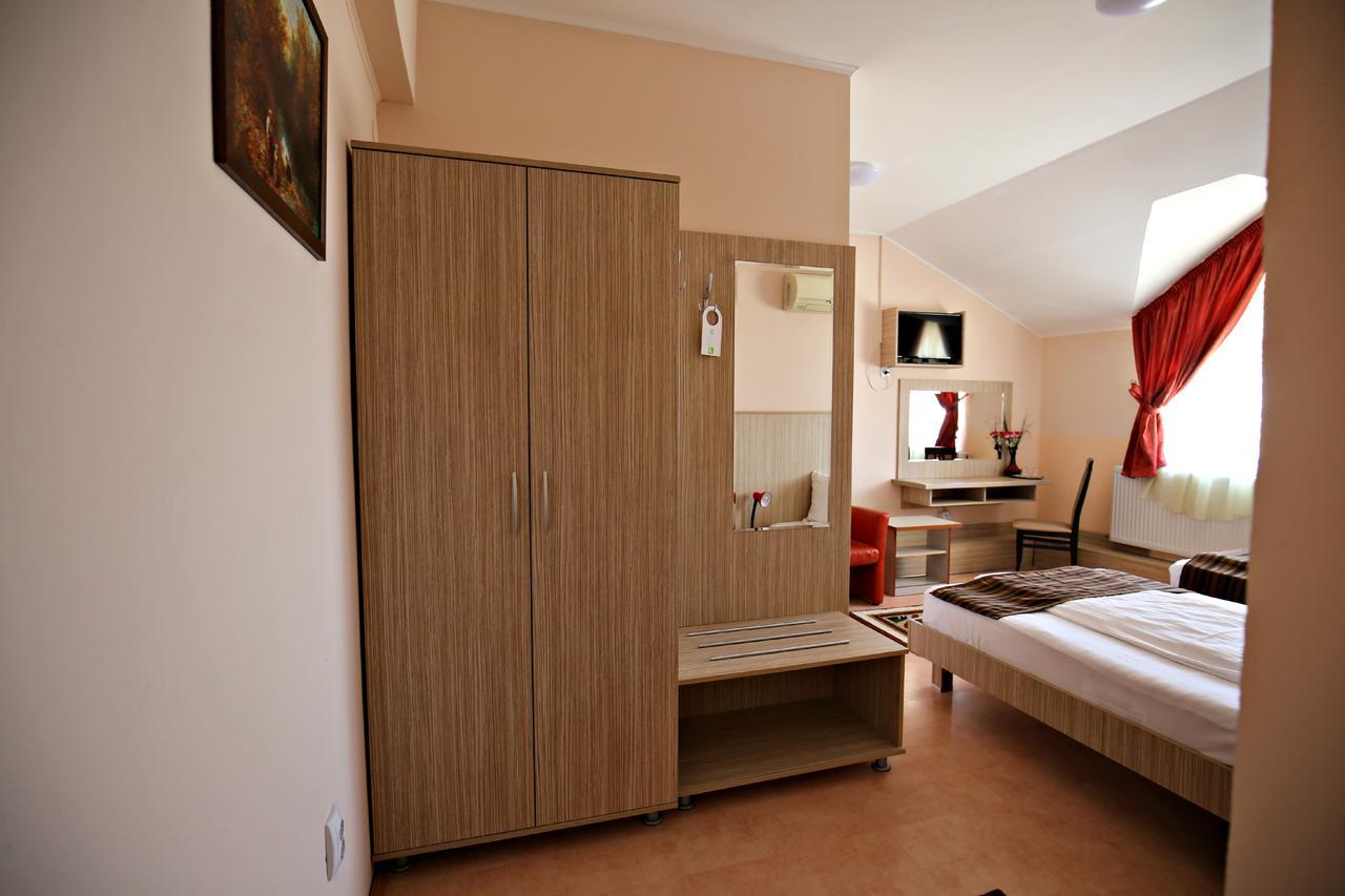Pension Varadia Oradea Εξωτερικό φωτογραφία