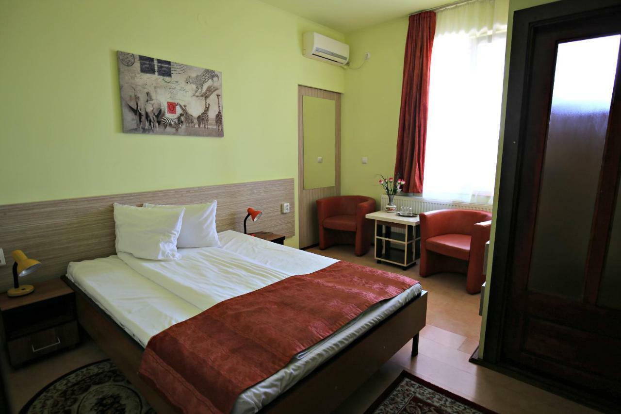Pension Varadia Oradea Εξωτερικό φωτογραφία